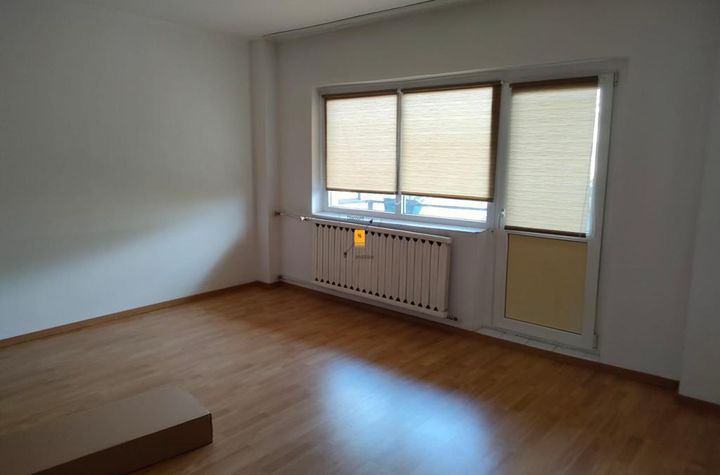 Apartament 3 camere de vanzare MIHAI BRAVU - Prahova anunturi imobiliare Prahova