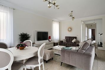 Vilă elegantă de închiriat în Subcetate anunturi imobiliare Arad