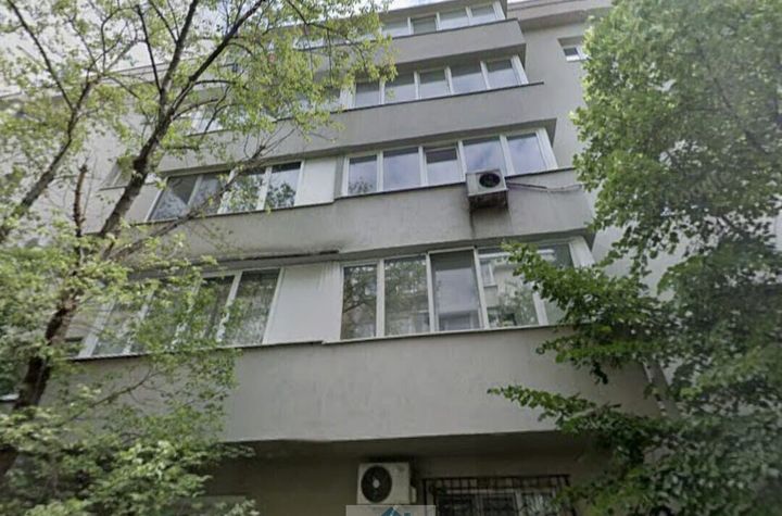 Inchiriez garsoniera zona Decebal-Alba Iulia, Str. Mesterul Manole, la 10 minute metrou Muncii, complet renovata. anunturi imobiliare Bucuresti