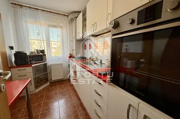 Apartament cu camere, etajul 3, centrala proprie, zona Girocului anunturi imobiliare Timis
