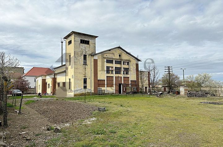 Hala cu teren de vanzare in zona Garii din Salonta anunturi imobiliare Bihor