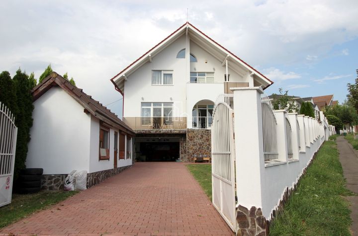 Vilă - 4 camere de vanzare PLATOU - Mures anunturi imobiliare Mures