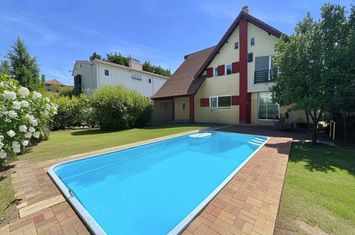Vila cu piscina, curte generoasa, zona Iancu Nicolae anunturi imobiliare Bucuresti