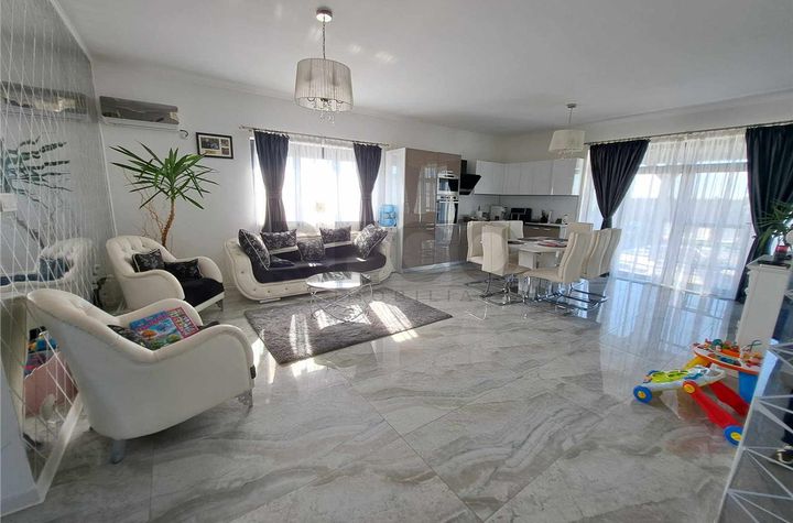 Casă - 4 camere de vanzare BIHARIA  - Bihor anunturi imobiliare Bihor