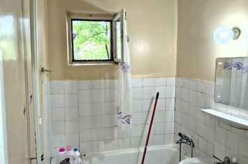 Vanzare Apartament 2 camere, Resita, etajul 1, liniște și acces facil anunturi imobiliare Bucuresti