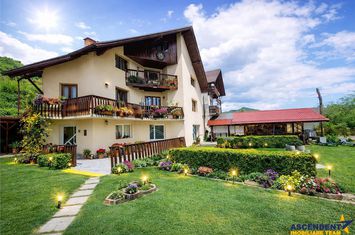 Apartament 8 camere de vanzare BRAN - Brasov anunturi imobiliare Brasov