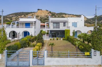 Mezonetă 120 mp, 70 metri de mare — Paralia Karianis anunturi imobiliare Grecia
