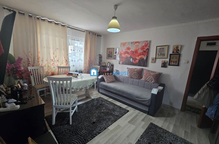Apartament 2 camere de vanzare EST - Brasov anunturi imobiliare Brasov