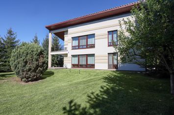 Casă deosebită de vânzare în Sânpetru | Teren 1400 mp anunturi imobiliare Brasov