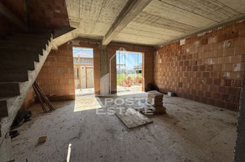 Case insiruite cu 3 camere, teren 300, toate utilitatile, la asfalt. anunturi imobiliare Timis