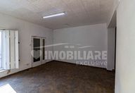 700 €, Spațiu comercial