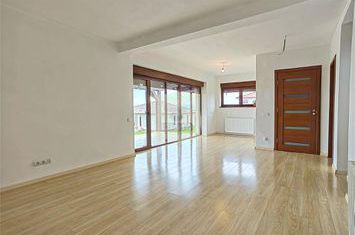Vilă - 5 camere de vanzare BROSCARIE - Sibiu anunturi imobiliare Sibiu