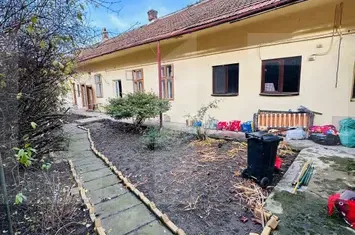 Casă - 5 camere de vanzare PARNEAVA - Arad anunturi imobiliare Arad