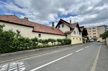 Pensiune cu potențial deosebit, vedere spectaculoasă spre Piatra Craiului anunturi imobiliare Brasov
