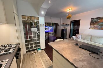 Apartament 4 camere de vanzare DEMOCRATIEI - Prahova anunturi imobiliare Prahova