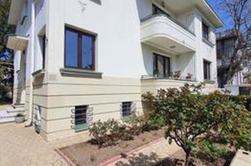 Vilă individuală | stradală | curte generoasă | Domenii - Arcul de Triumf anunturi imobiliare Bucuresti