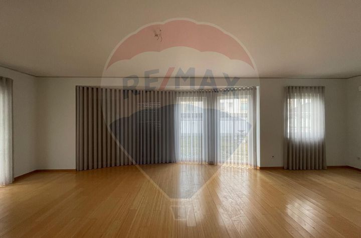 Casă / Vilă cu 5 camere de închiriat in Șelimbăr anunturi imobiliare Sibiu
