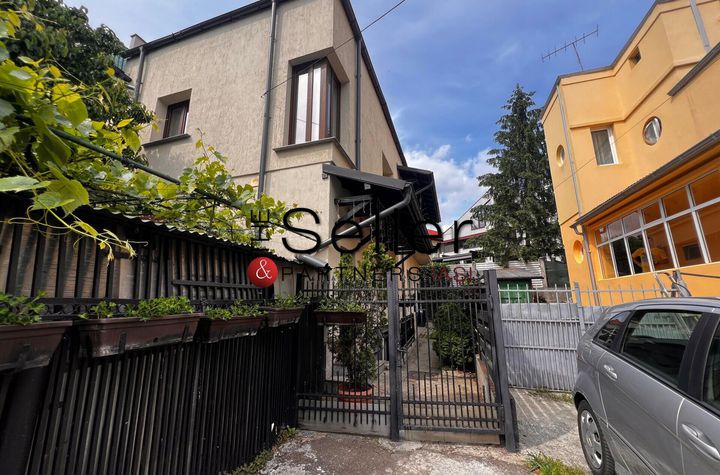 Apartament de inchiriat, 2 camere ultracentral-  350 euro anunturi imobiliare Iasi