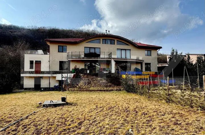 Vilă - 6 camere de vanzare FLORESTI - Cluj anunturi imobiliare Cluj
