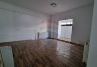 1.100 €, Spațiu comercial