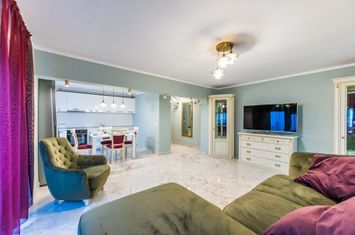 Apartament cu 3 camere în Piața Spitalului anunturi imobiliare Arad
