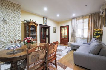 Apartament central, strada Episcopiei cu loc de parcare Comision 0 anunturi imobiliare Arad
