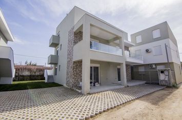 Apartament nou cu mansardă în Paralia Ofriniou anunturi imobiliare Grecia