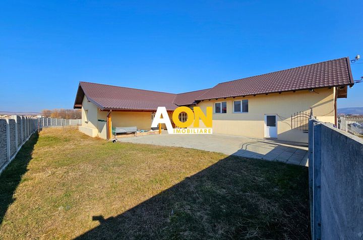 Casa cu 4 dormitoare, 821 mp teren anunturi imobiliare Alba