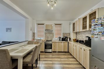 Vilă - 4 camere de vanzare SIBIU - Sibiu anunturi imobiliare Sibiu