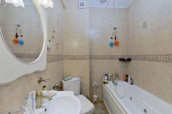 Garsoniera mobilata si utilata etaj 3 plus Pod, Sema Parc, metrou la 3 minute anunturi imobiliare Bucuresti