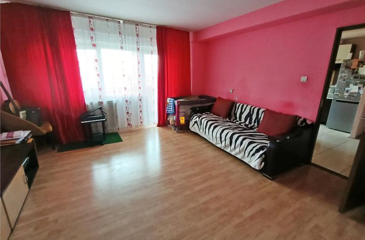 Apartament 3 camere de vanzare MIHAI BRAVU - Prahova anunturi imobiliare Prahova