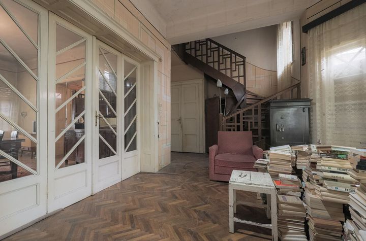 VILĂ INTERBELICĂ CU TEREN GENEROS ȘI SPAȚIU COMERCIAL . VÂRFUL CU DOR anunturi imobiliare Arad