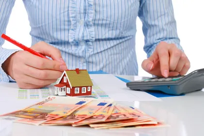 Este piața imobiliară în colaps? Vor scădea prețurile cu 30%?