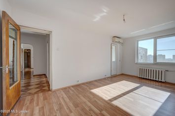 Apartament luminos de 3 camere, 2 bai, Rahova! anunturi imobiliare Bucuresti