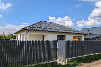 Casă - 3 camere de vanzare BACAU - Bacau anunturi imobiliare Bacau