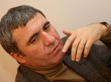 Hagi întoarce rezultatul şi marchează profit în 2010