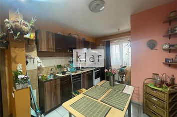 Apartament 3 camere de vanzare INTRE LACURI - Cluj anunturi imobiliare Cluj