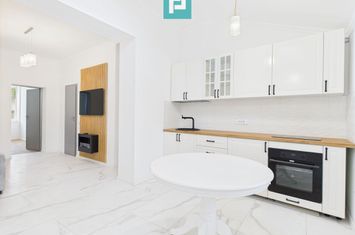 Apartament modern cu 2 camere la curte comună anunturi imobiliare Arad