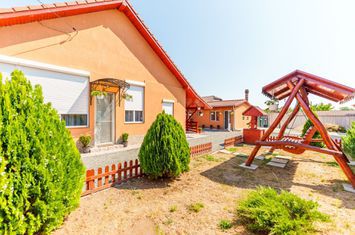 Casă - 4 camere de vanzare MACEA - Arad anunturi imobiliare Arad