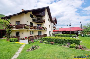 Casă - 8 camere de vanzare MOIECIU - Brasov anunturi imobiliare Brasov