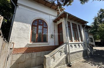 Vila Interbelica 4 Cam. 200 MP | Str. Crinului | Teren 579 MP anunturi imobiliare Arges