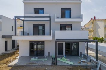 Mezonetă trei niveluri 90,85 mp — Paralia Ofriniou anunturi imobiliare Grecia