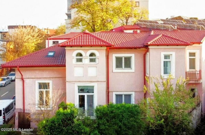 Salcamilor - Bd. Dacia, Vila renovata 223 mp utili, inchiriata! anunturi imobiliare Bucuresti