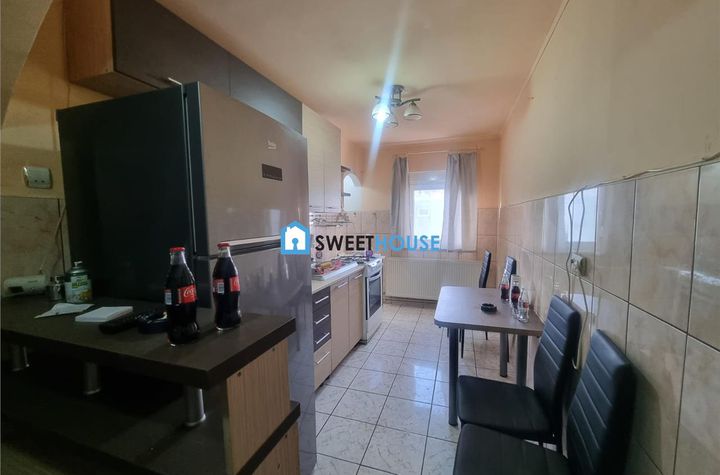 Apartament 2 camere de vanzare EST - Brasov anunturi imobiliare Brasov