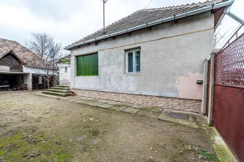 Casă de vanzare cu 3 camere in Chisineu Cris - Locuința ideală pentru anunturi imobiliare Arad