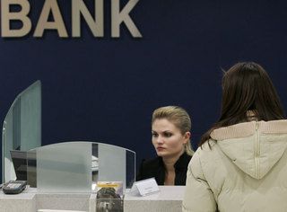 Topul ieftinirilor de credite. 1-2% la cele în euro, 2-3% la cele în lei