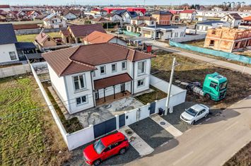 Doua case de vanzare la pret de una in Vladimirescu cartierul Florilor anunturi imobiliare Arad