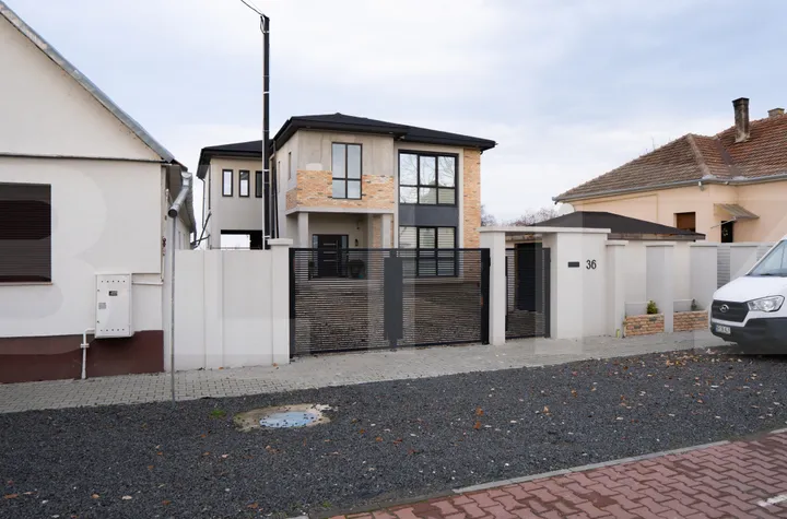 Vilă - 11 camere de vanzare VLADIMIRESCU - Arad anunturi imobiliare Arad