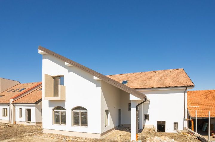 Vilă - 7 camere de vanzare SURA MICA - Sibiu anunturi imobiliare Sibiu