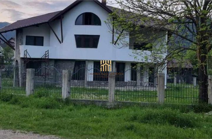 Vilă - 6 camere de vanzare NORD-EST - Suceava anunturi imobiliare Suceava